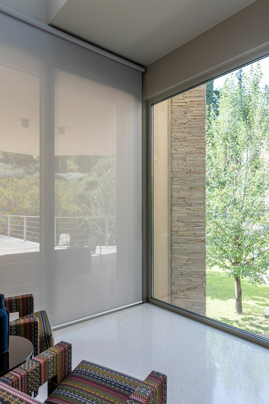 Tende a rullo: cosa sono, come funzionano e perché sceglierle per la tua casa