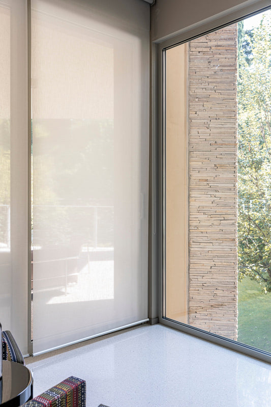 Qual è la differenza fra trasmissione, riflessione e assorbimento solare?