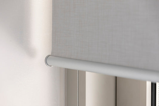 Differenze tra tessuti oscuranti, filtranti e screen per tende a rullo – Guida ufficiale Sandrita.com